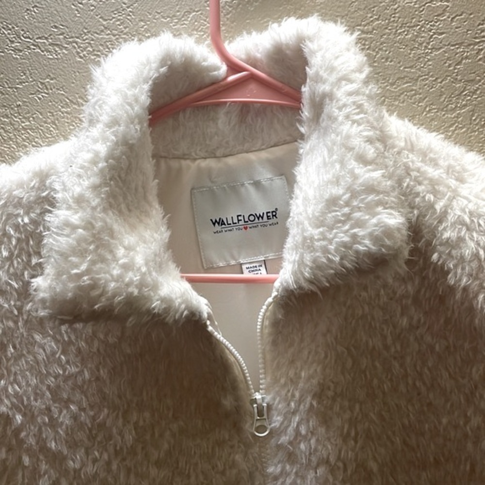 Wallflower Fleece Vest - Picture 4 of 5